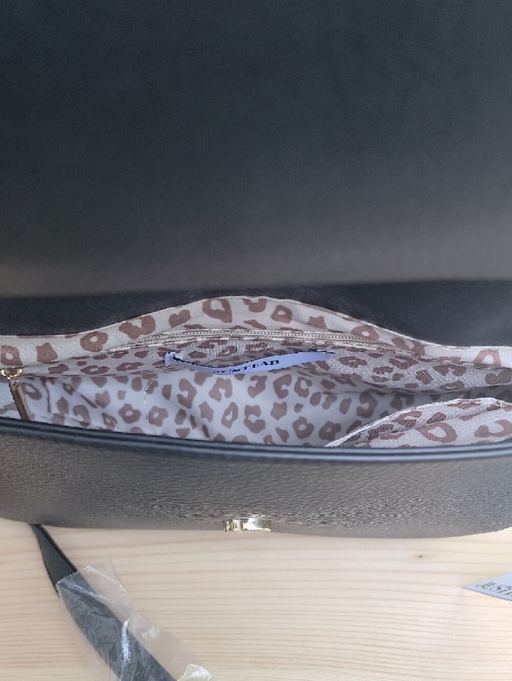NWT Justfab Black Chain Accent Crossbody Bag - Picture 2 of 5